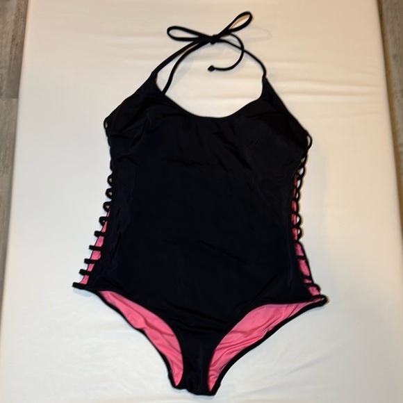 Victoria’s Secret Pink One-Piece Swimsuit Open Sides Halter Size Large - Picture 9 of 10